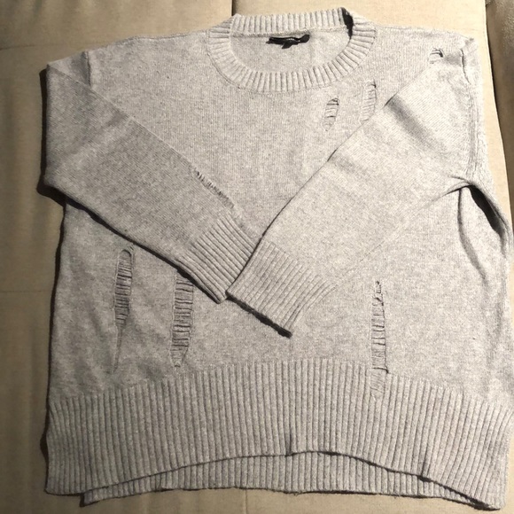 Olivaceous distressed women’s sweater in grey; size L - Picture 1 of 4
